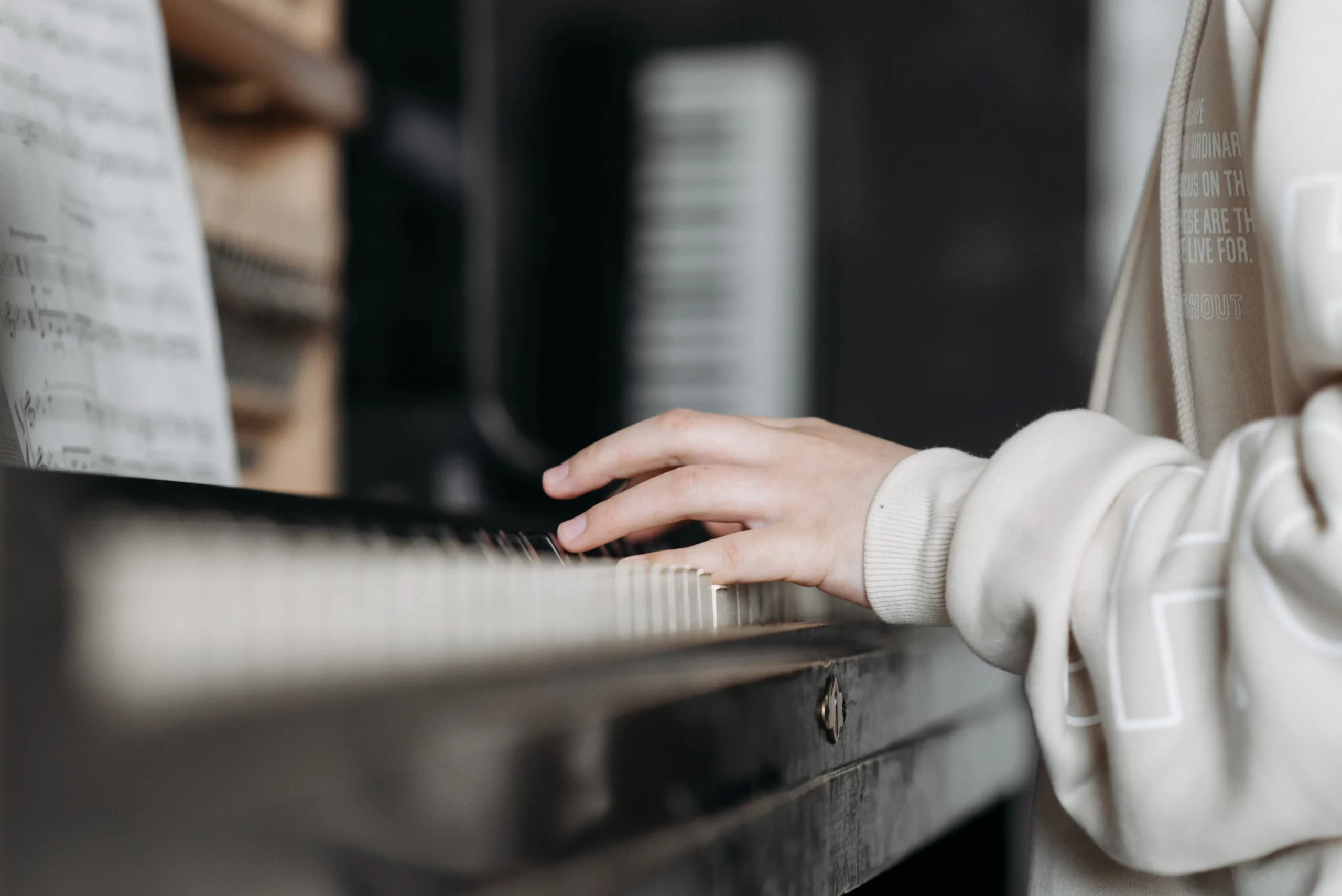 Có nên tự học nhạc lý piano cơ bản hay không?