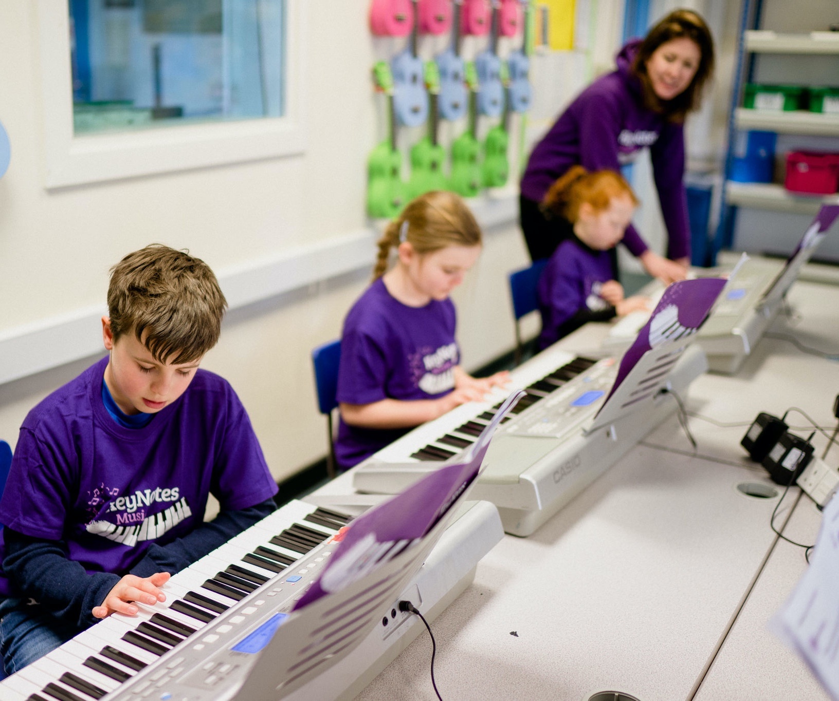 Trẻ em học chơi đàn piano hiệu quả nhất là khi đến trung tâm nếu có nhiều thời gian rảnh và kiên nhẫn